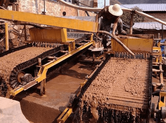 （圖：盾構(gòu)機(jī)消泡劑使用場(chǎng)景）