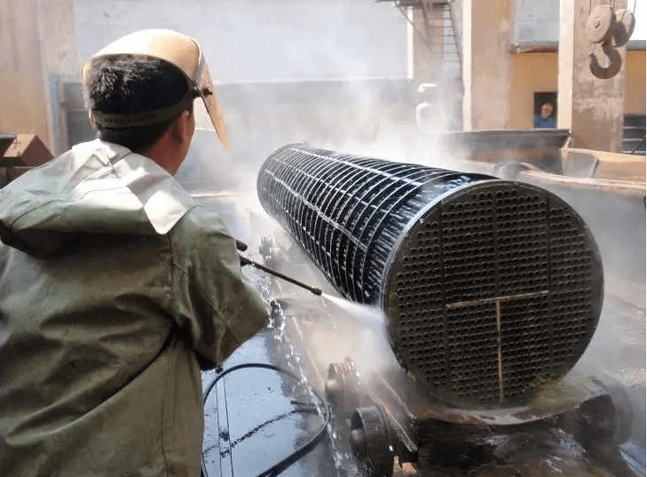 （圖：工業(yè)清洗泡沫現(xiàn)場）