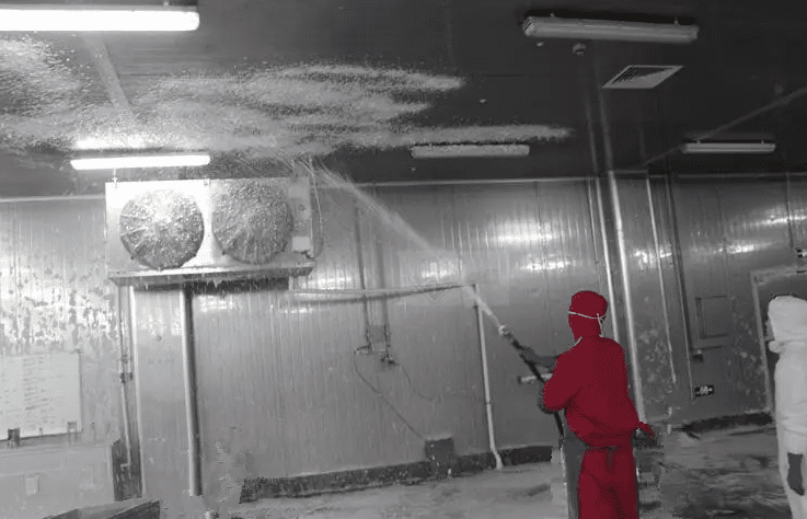 (圖:清洗劑清洗現(xiàn)場泡沫)