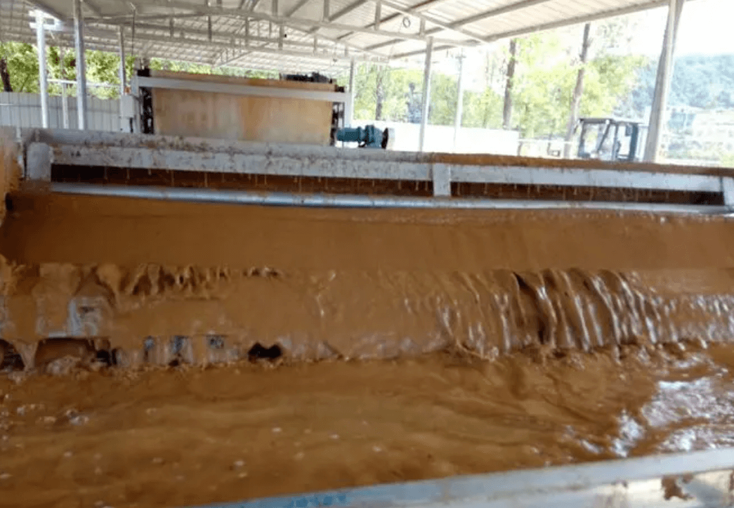 （圖：盾構(gòu)機(jī)泥漿污水消泡劑應(yīng)用）