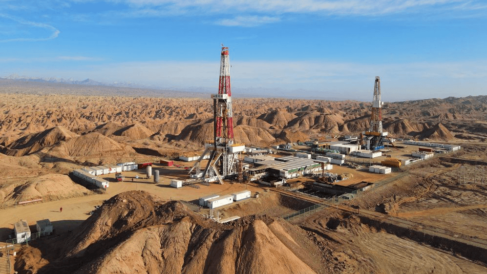 （圖：油田鉆井現(xiàn)場(chǎng)工藝）