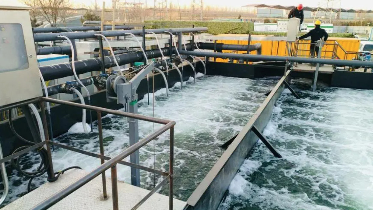 (圖:日化洗滌污水起泡現(xiàn)場)