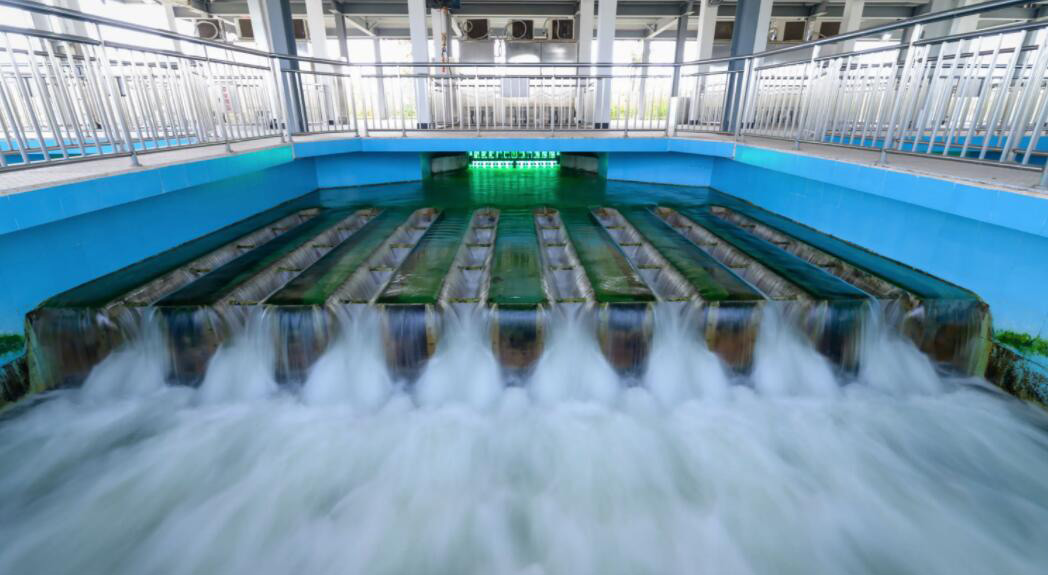 （圖：反滲透水處理系統(tǒng)）